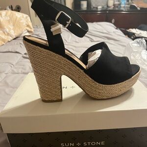 Sun and stone sandal never worn